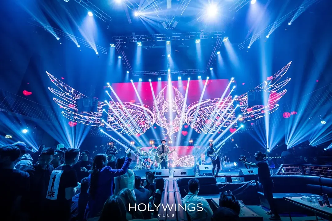 Holywings Club Live Visual Show